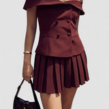 Set de top cu blazer cu umeri goi și fustă plisată