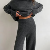 Set tricotat cu guler înalt și pantaloni