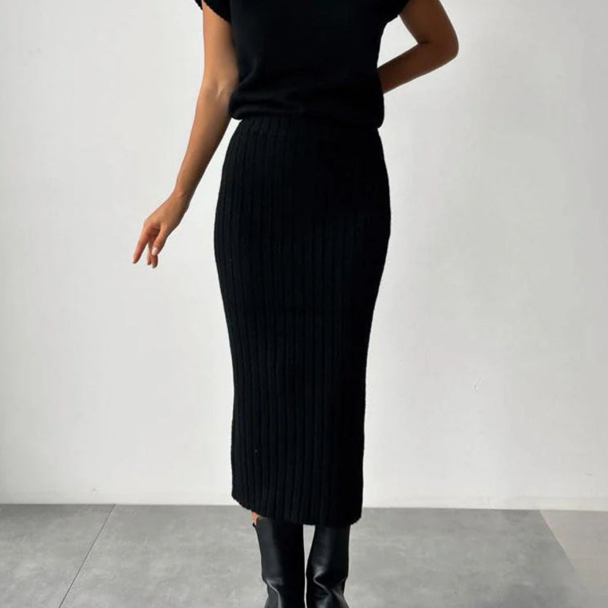 Set Asamblat: Top Tricotat Gros și Fustă Midi Tricotată cu Talie Înaltă