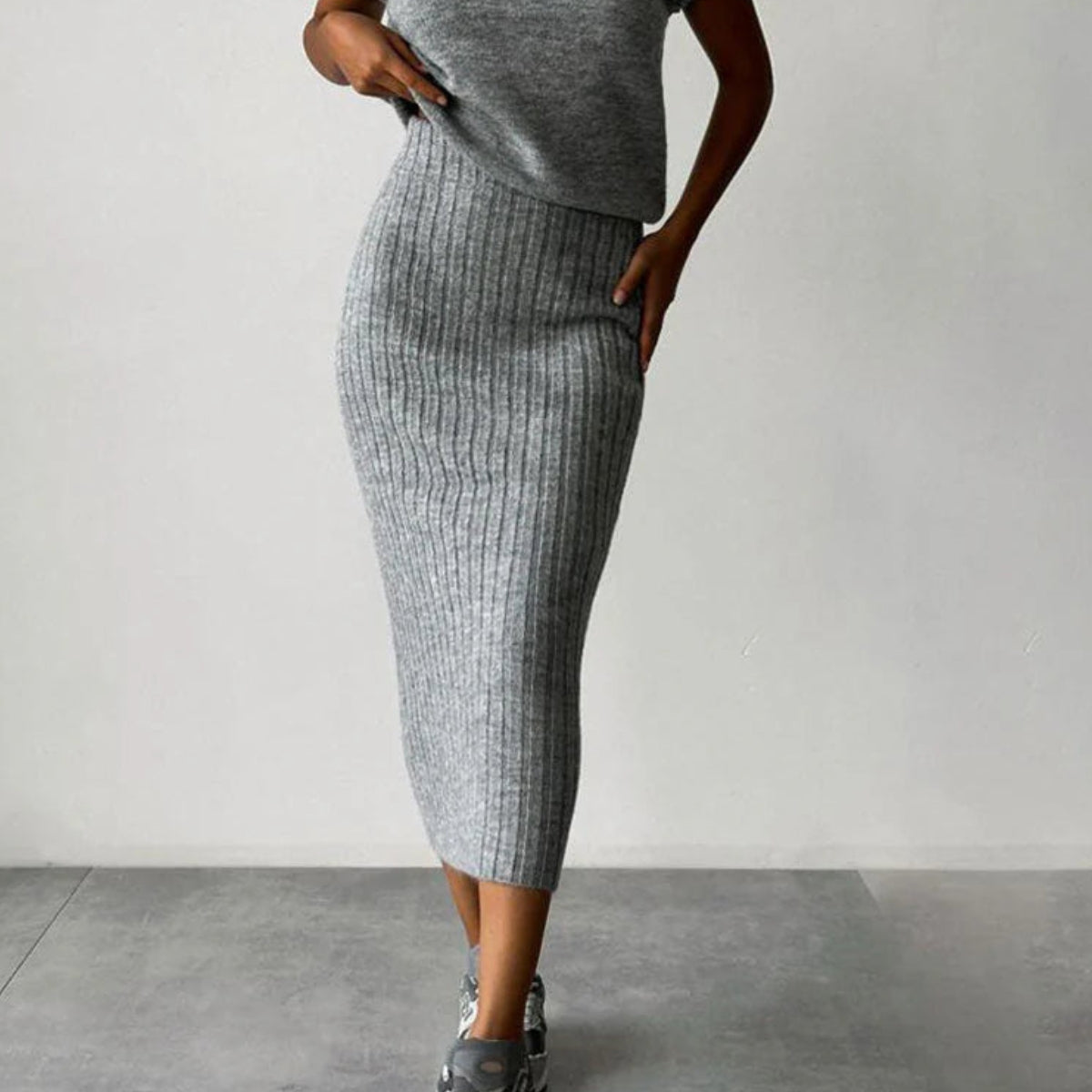 Set Asamblat: Top Tricotat Gros și Fustă Midi Tricotată cu Talie Înaltă