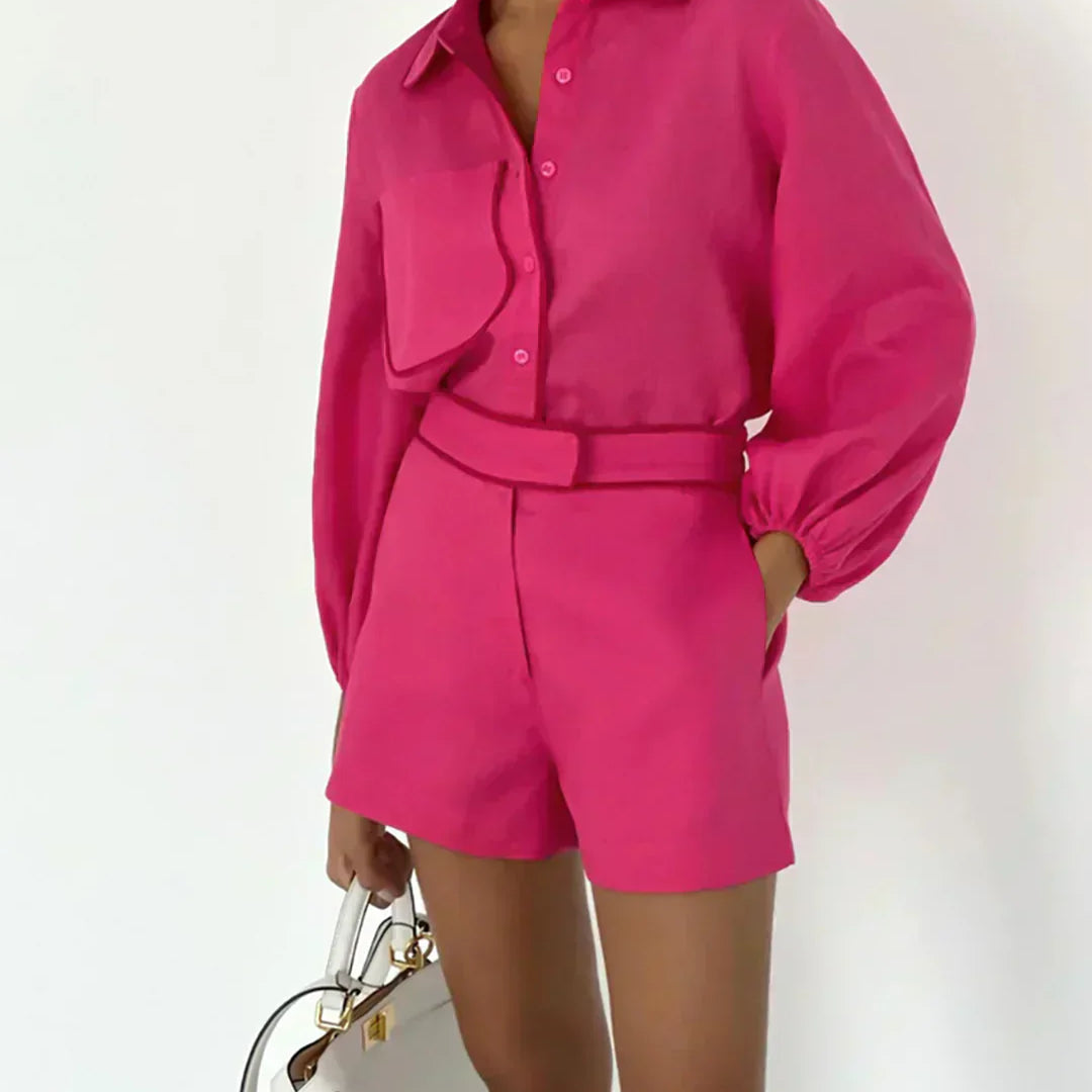 Set de pantaloni scurți și in cu detalii contrastante