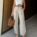 Pantaloni Scurți Plisați în Stil Old Money